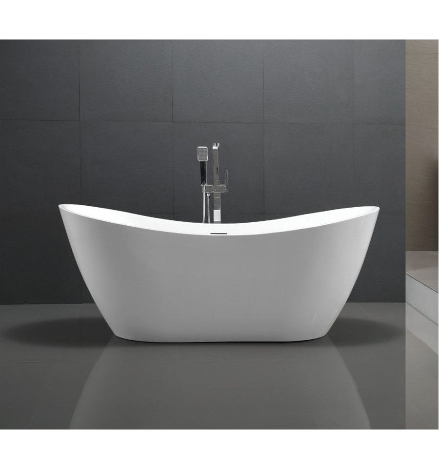 Modern white freestanding bathtub in luxury bathroom. Braider Salanea double ended bath